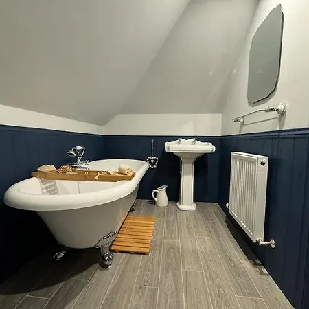 Stylish House With Hot Tub Villa Dalry  Exterior photo