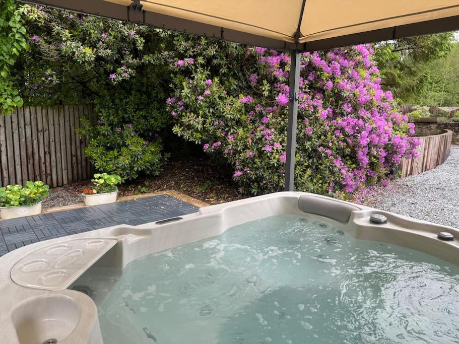 Stylish House With Hot Tub Holiday home