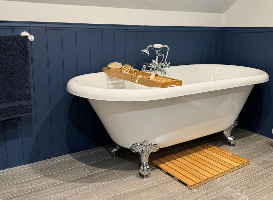Holiday home Stylish House With Hot Tub